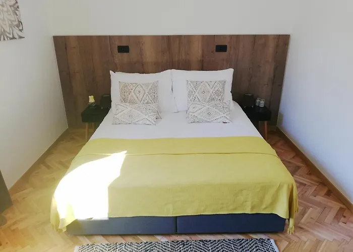 Апартаменты Velebit Нин