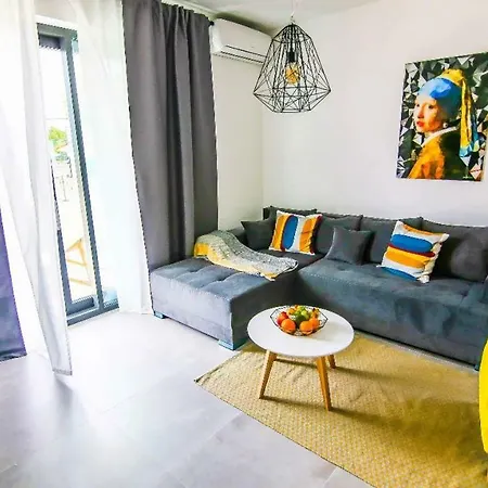 Velebit Apartmán Nin